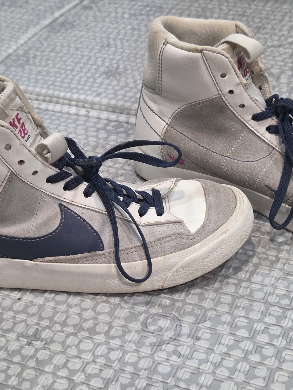 Nike Kids High-Top Sneakers in Navy, Light Gray and White